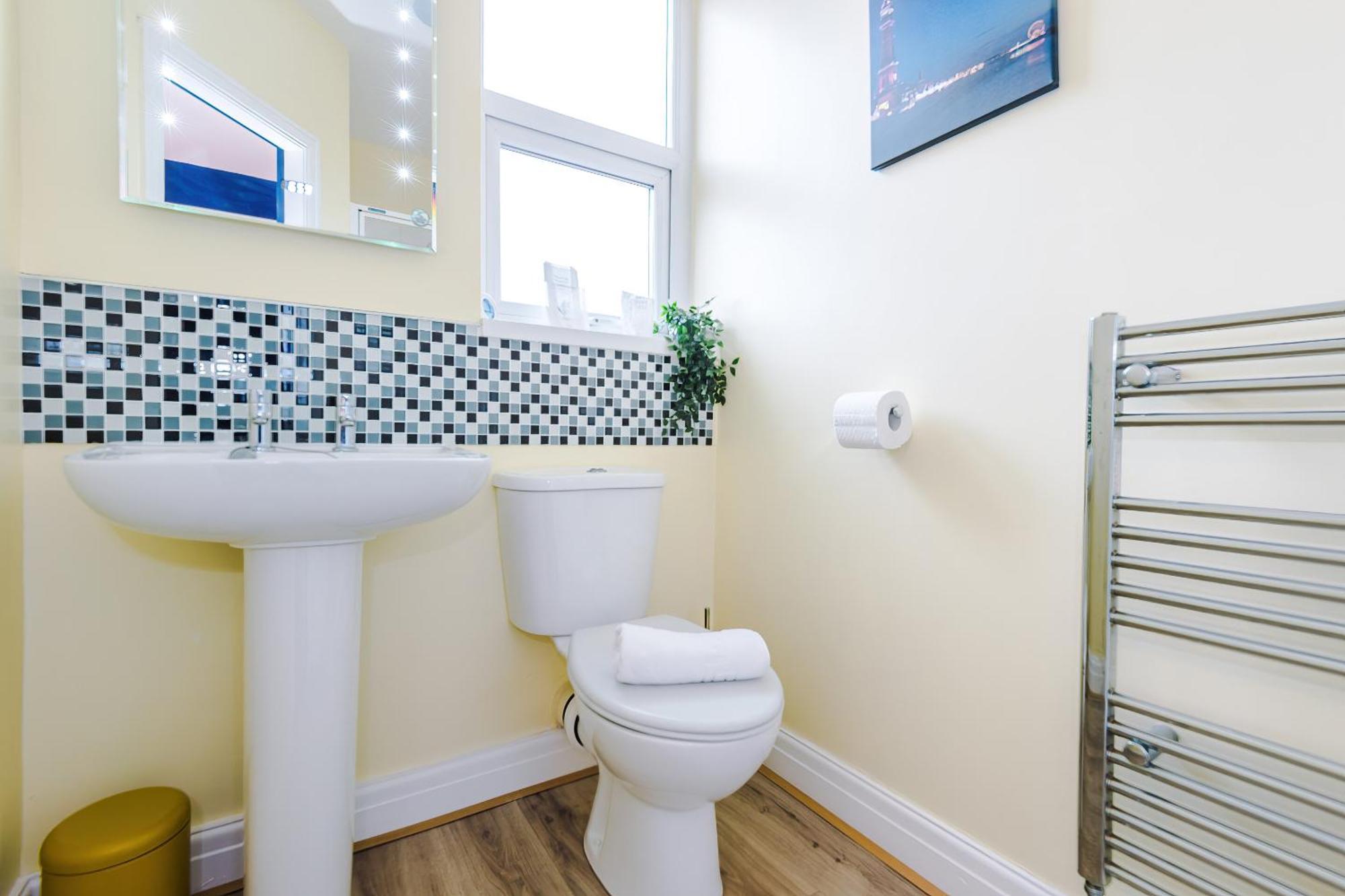 Pebbles Guest House Blackpool Room photo