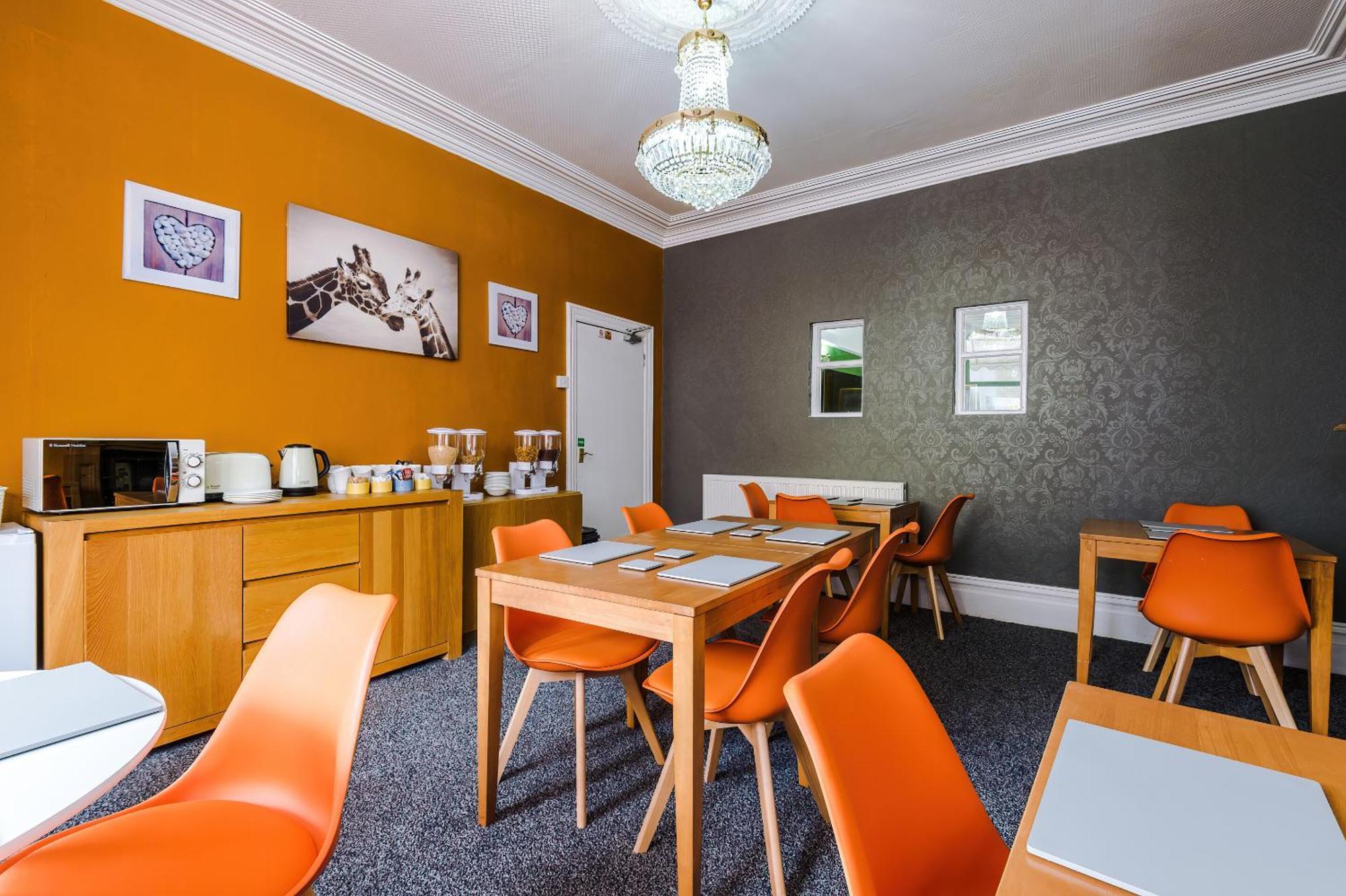 Pebbles Guest House Blackpool Exterior photo