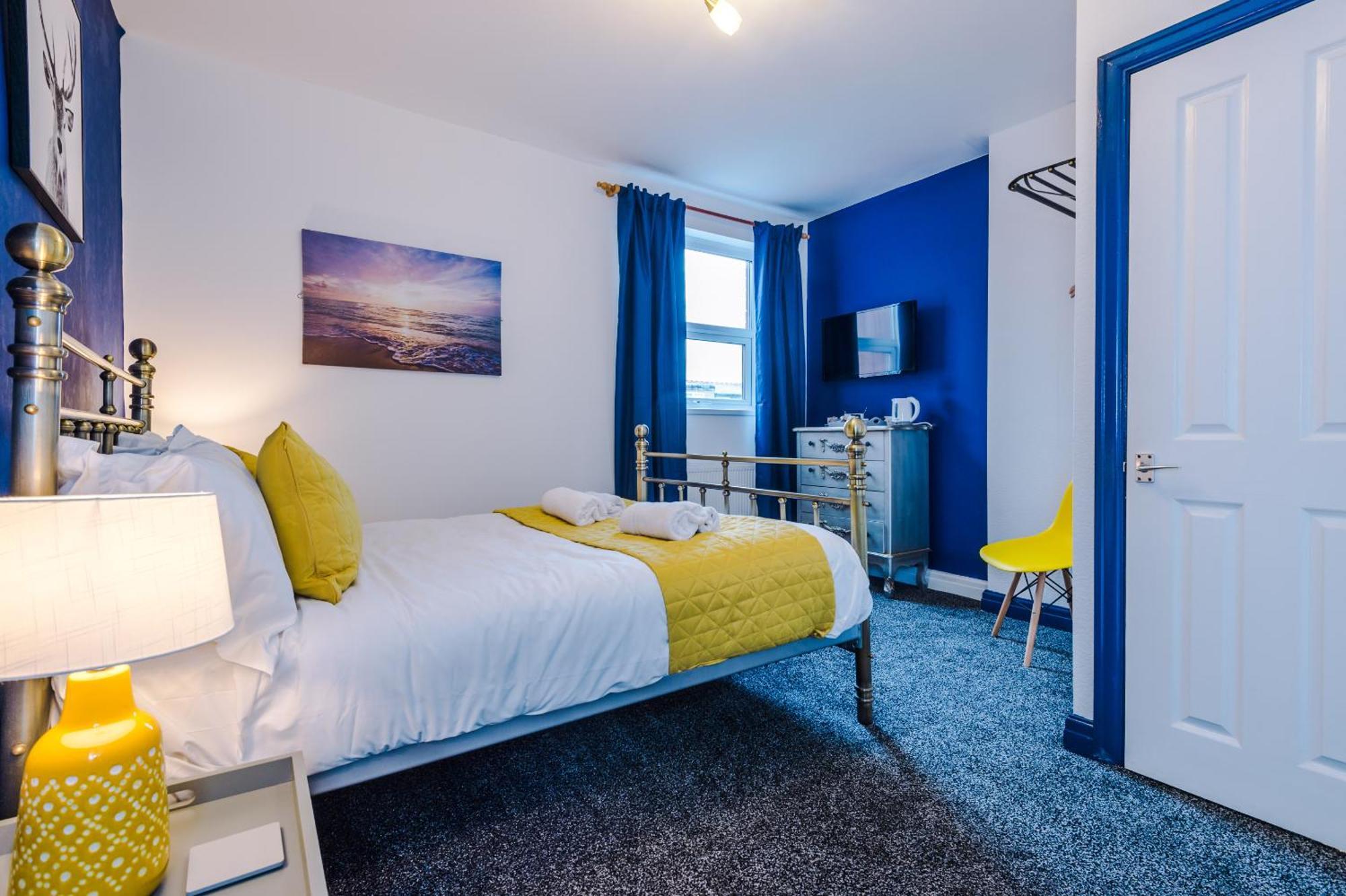 Pebbles Guest House Blackpool Exterior photo